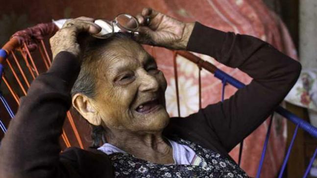 96-year-old woman is going to schoo